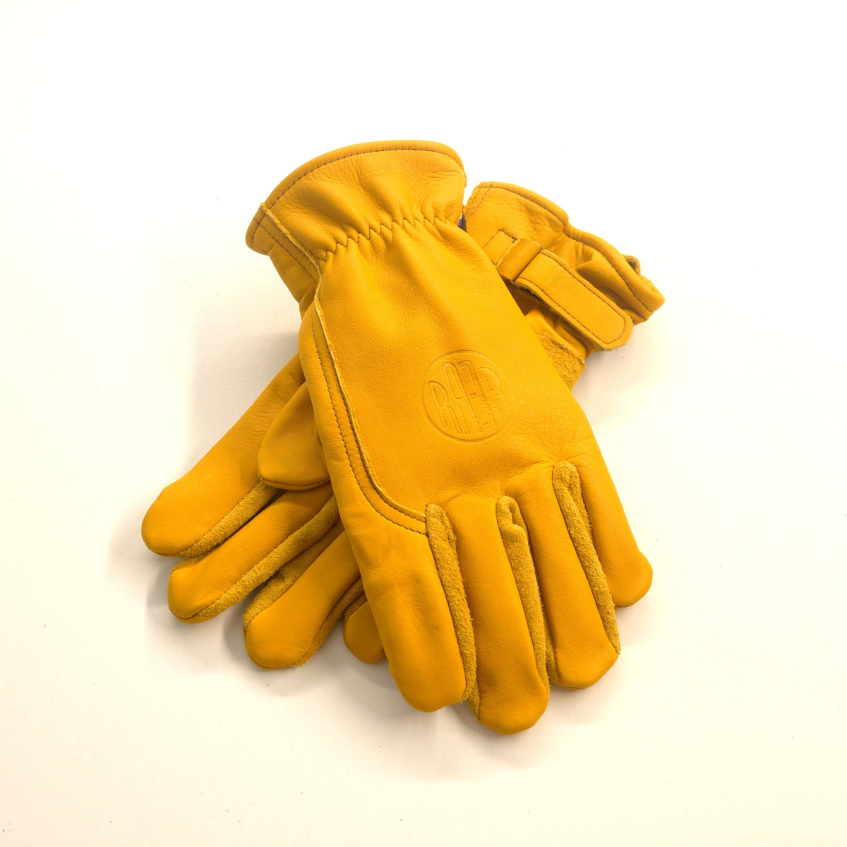 Paire de gants APPLE 2 Gold en cuir jaune, posés l’un sur l’autre.