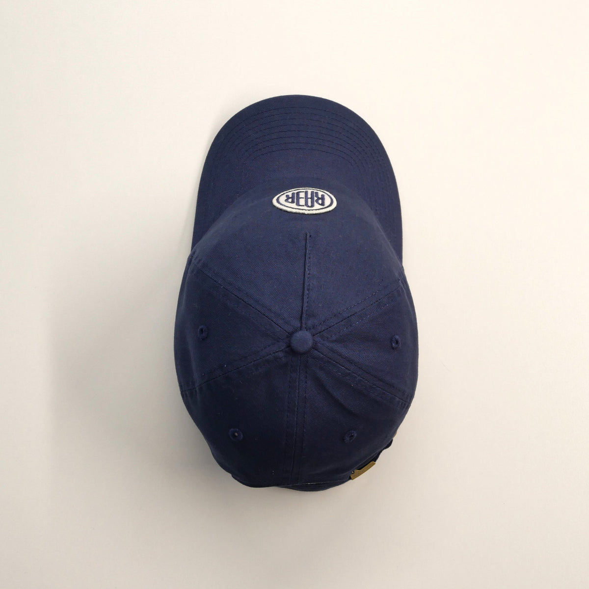 Casquette ORIGINAL marine vue du dessus, montrant les coutures, le bouton et la visière.