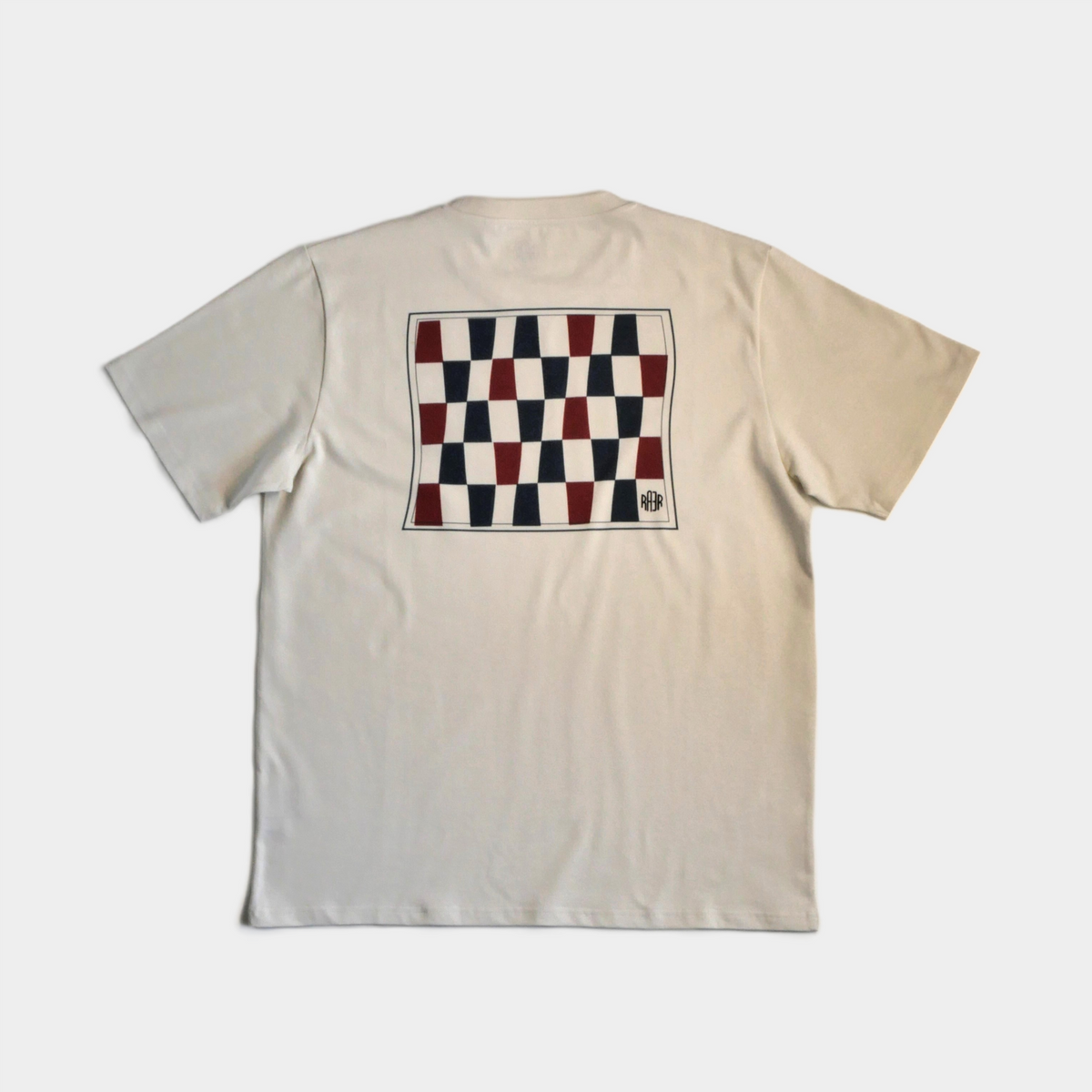 Tee-shirt FLAG MR écru à plat, vue de dos avec un grand motif à damier imprimé.
