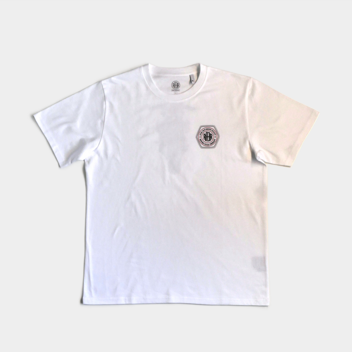 Tee-shirt GUZZI blanc à plat, vue de face avec un petit motif à la poitrine.