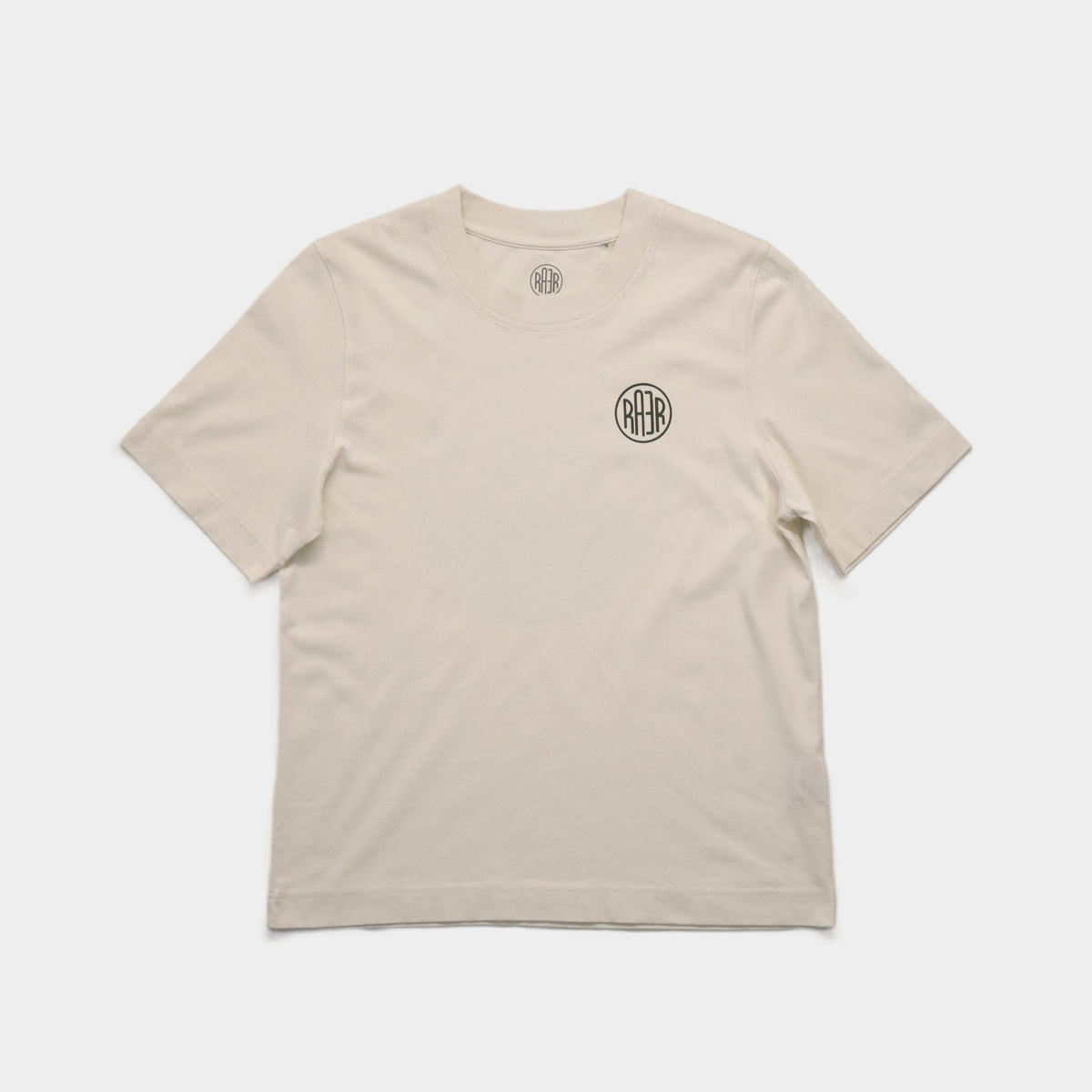 Tee-shirt HITS écru à plat, vue de face avec le logo RAER à la poitrine.